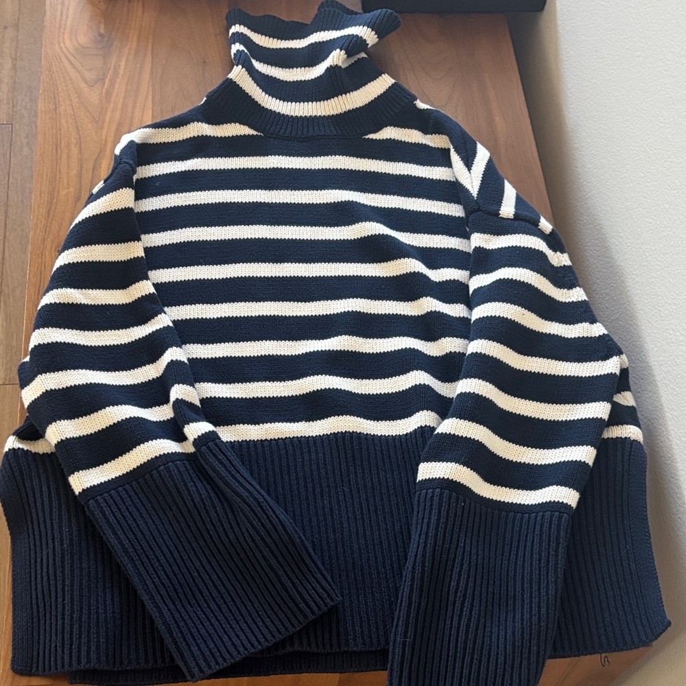 Gap stripped sweater XS